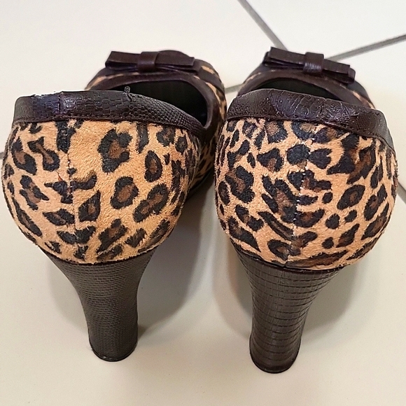 Sassy Faux-Suede Leopard Peep-Toe Heels! - Picture 9 of 10